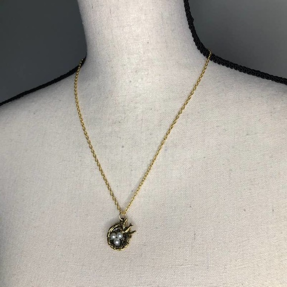 Bundle 3/$10 LAST CHANCE! Mama Bird with Nest Necklace NWOT - Picture 2 of 4